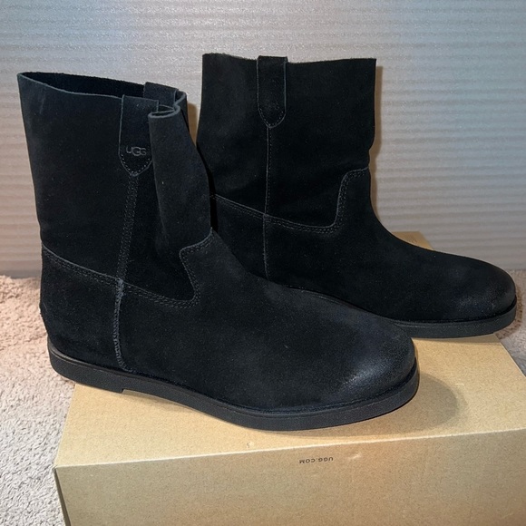 UGG Boot - Picture 6 of 16